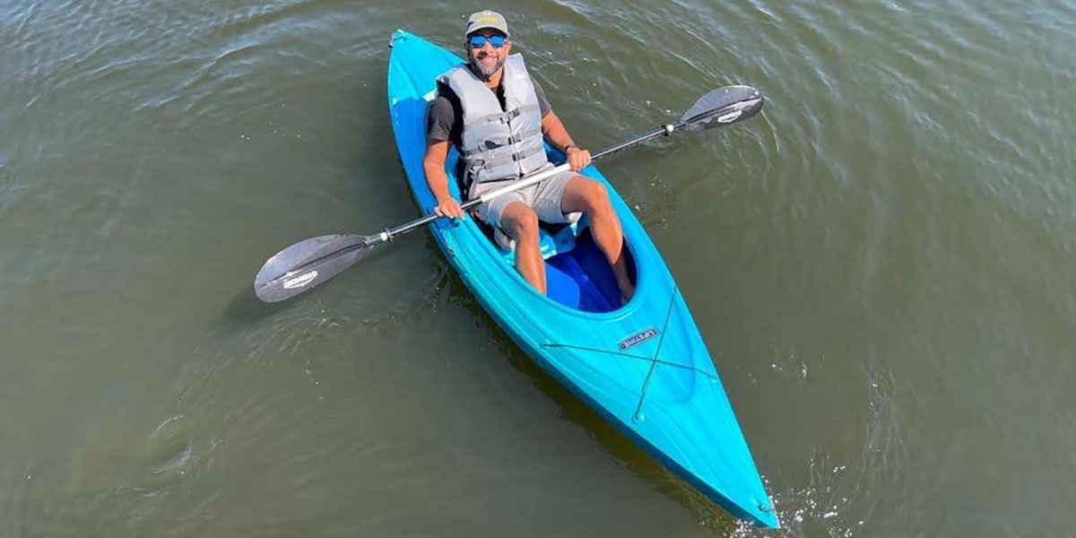 Adil Qaiyumi kayaking