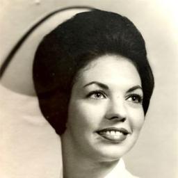 Lorraine Hughes Girandola headshot