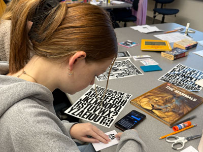  English: Writing Through Zines 
